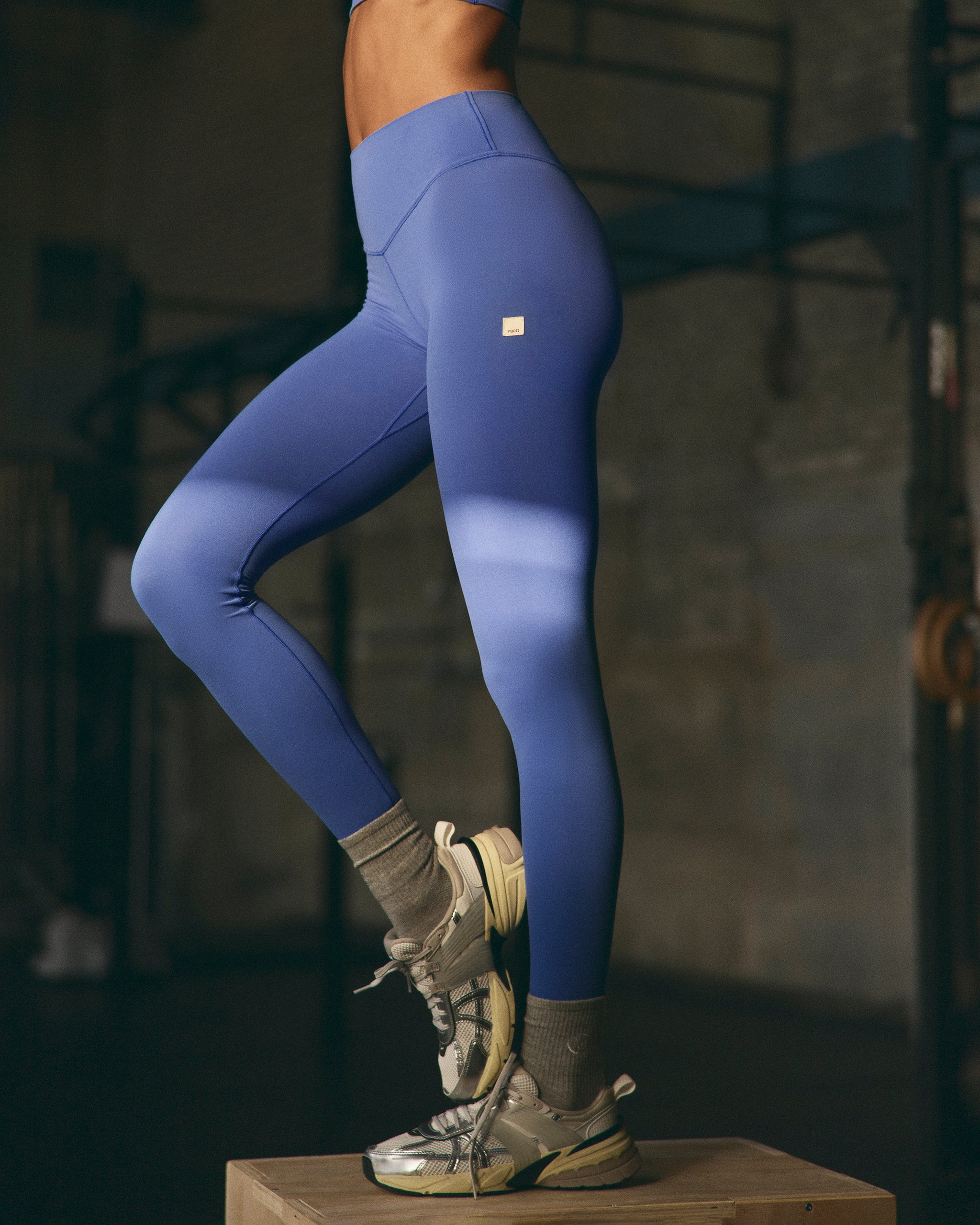 Vuori AllTheForm™ Legging - Short | Bright Iris - Image 4