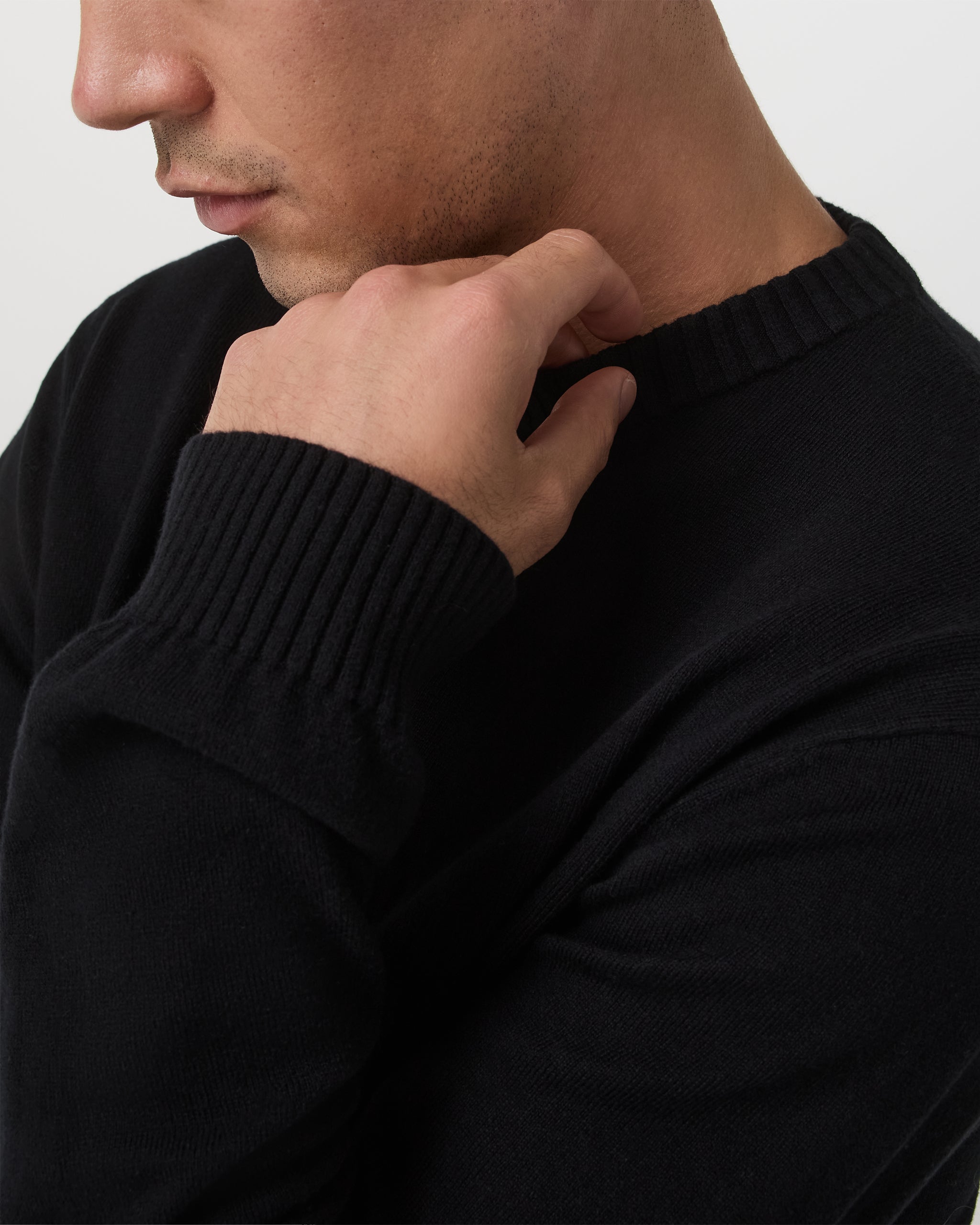 Fluent Sweater | Black - Image 2