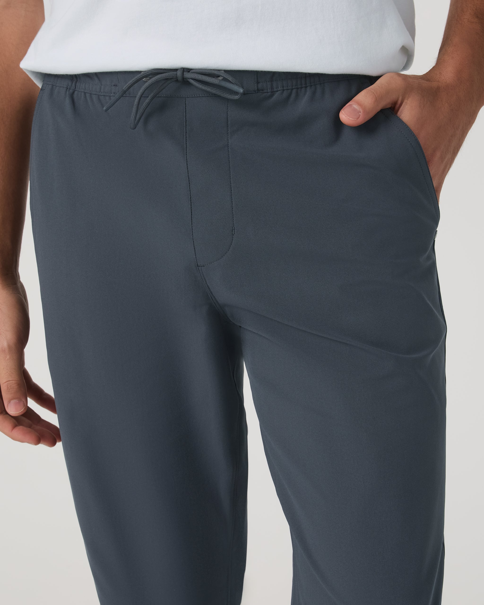 Vuori Meta™ Elastic Waist Pant Classic Fit 32 | Charcoal - Image 2