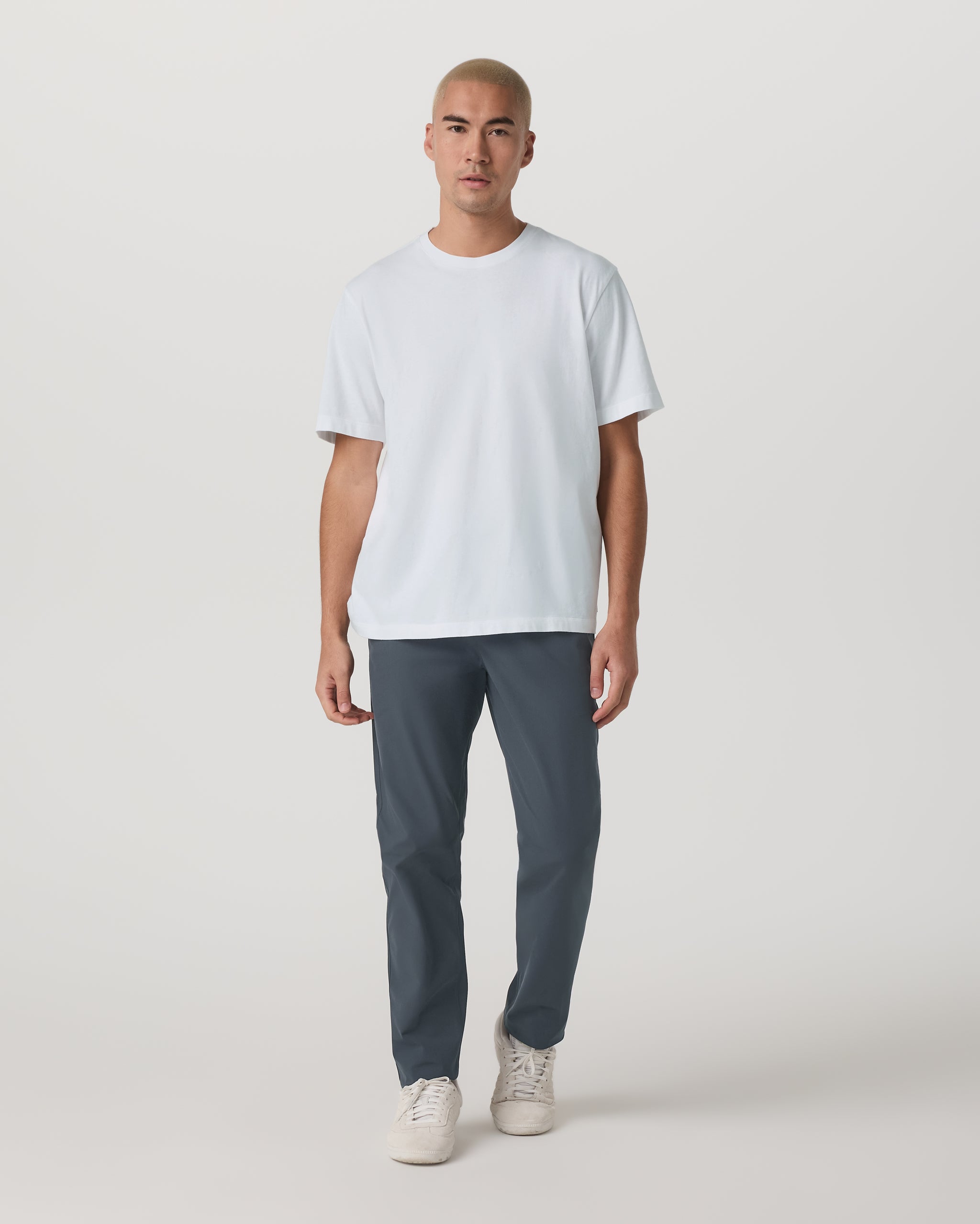 Vuori Meta™ Elastic Waist Pant Classic Fit 32 | Charcoal - Image 4
