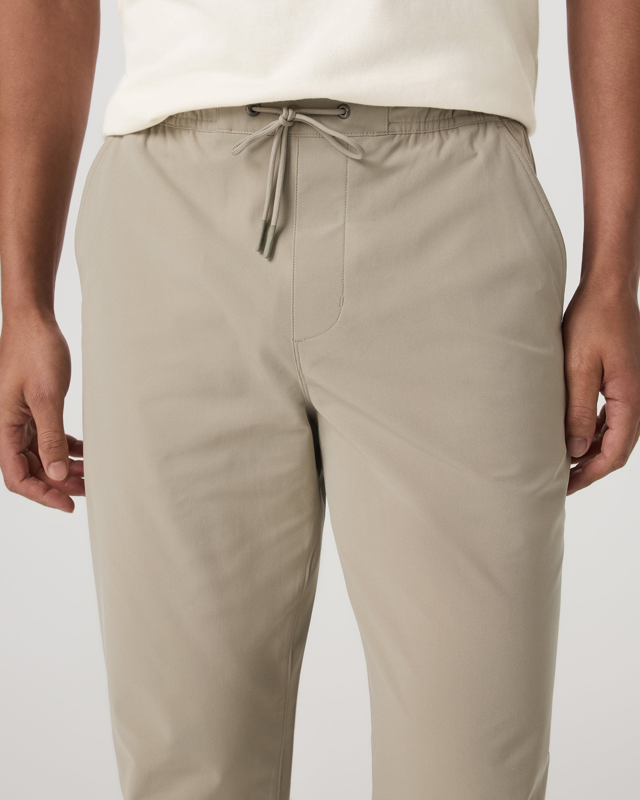Vuori Meta™ Elastic Waist Pant Classic Fit 32 | Truffle - Image 2