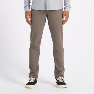 Vuori Meta™ Pant Athletic Slim Fit 34 | Cocoa