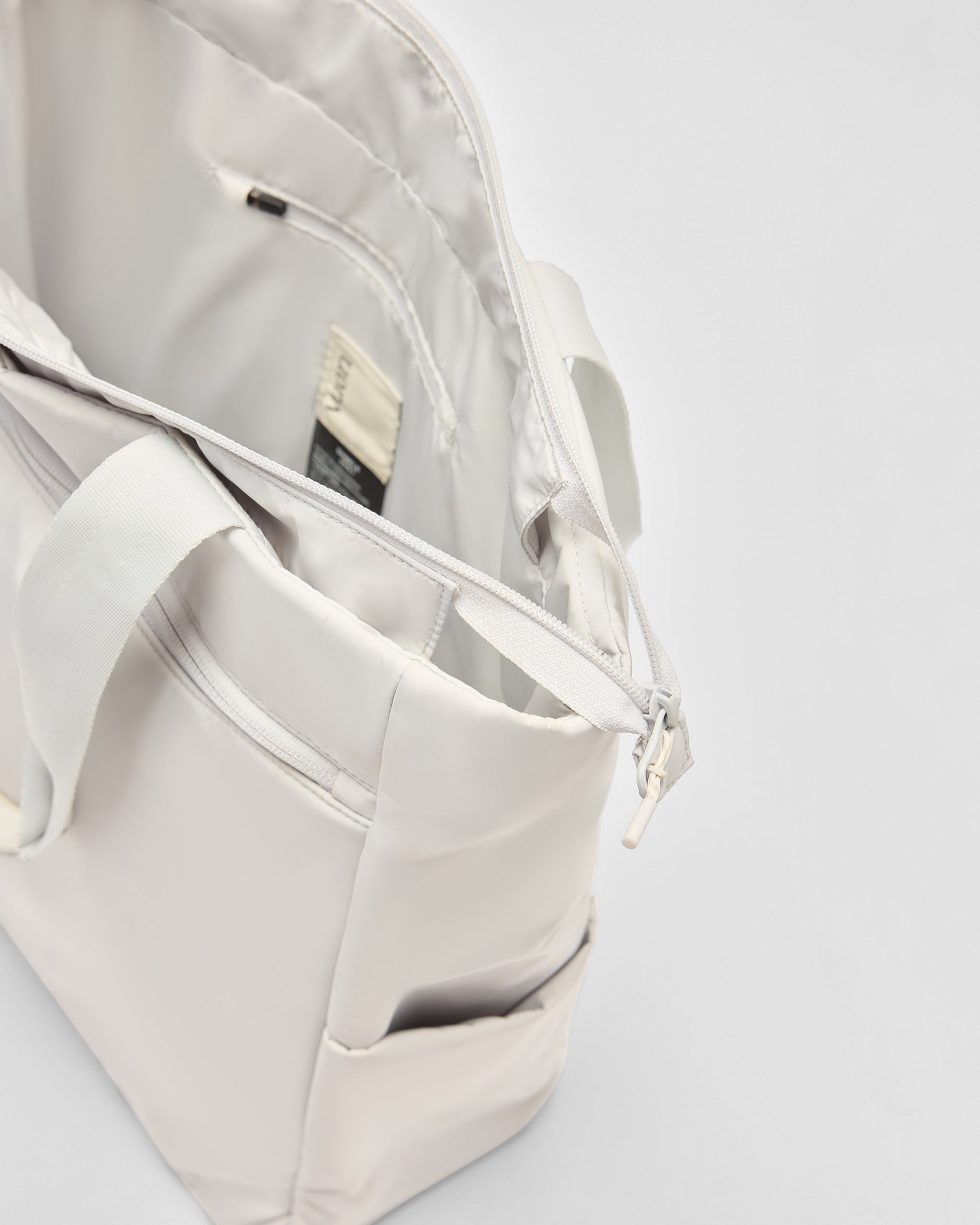 V1 Convertible Tote Bag 2.0 | Frost Grey - Image 4