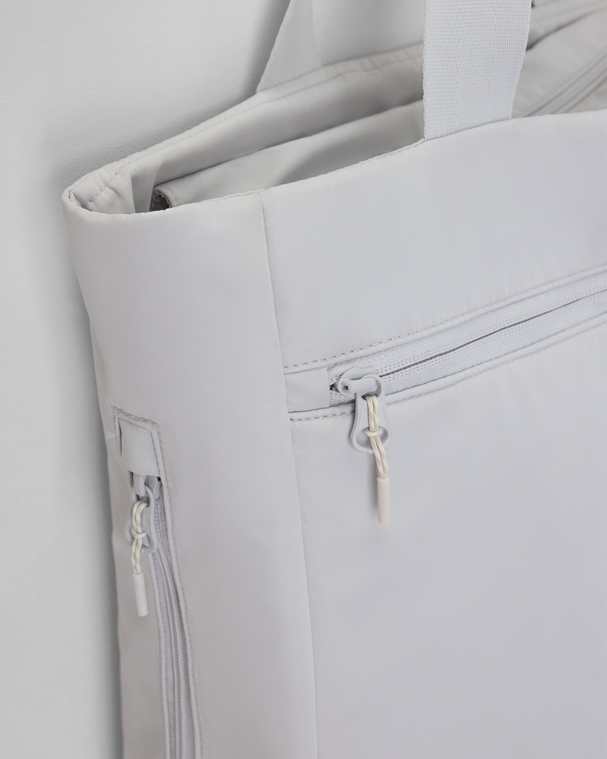 V1 Convertible Tote Bag 2.0 | Frost Grey - Image 5