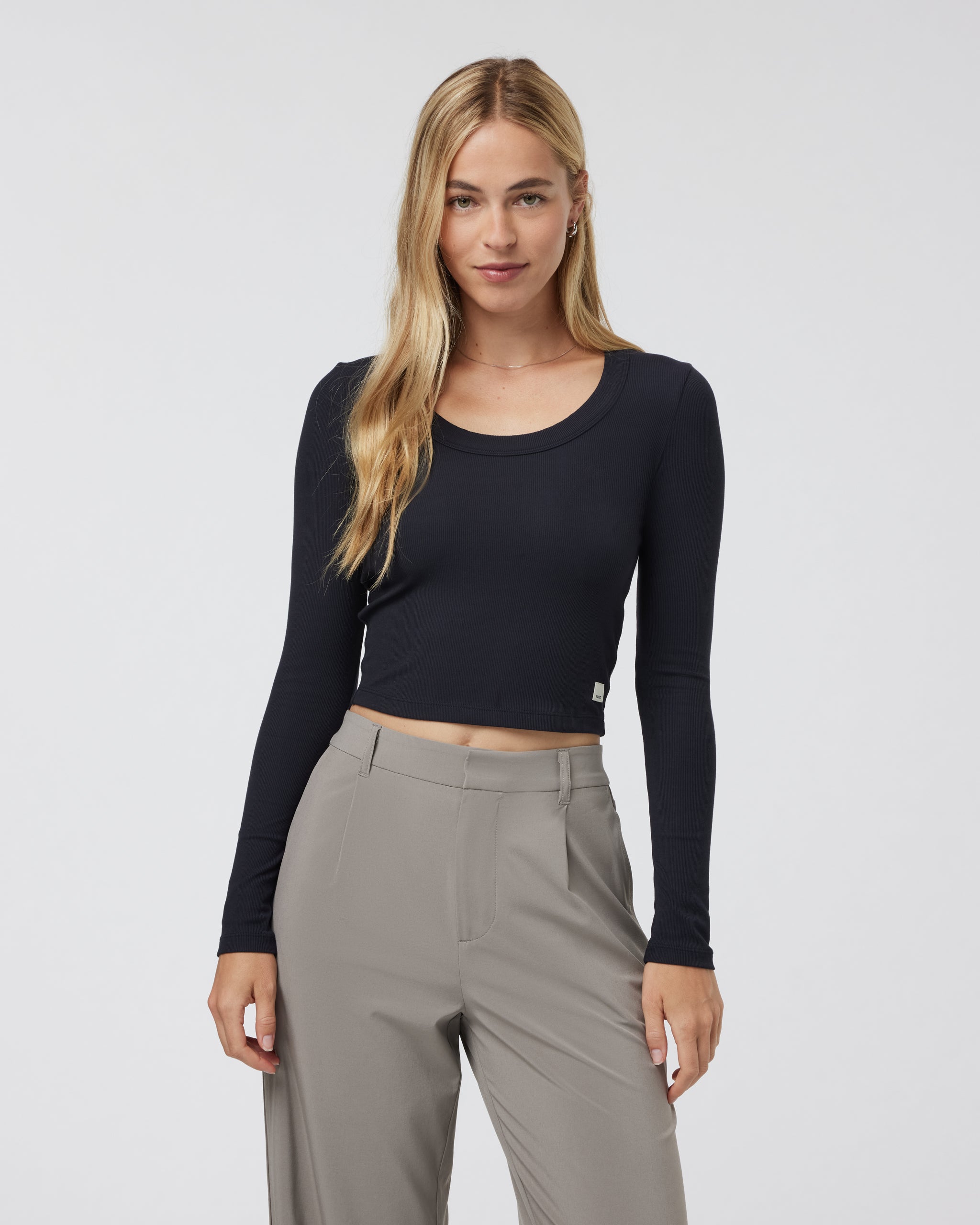 Long Sleeve Pose Scoop Tee | Black - Image 2