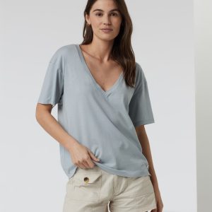 Sutton V-Neck | Chalk Blue