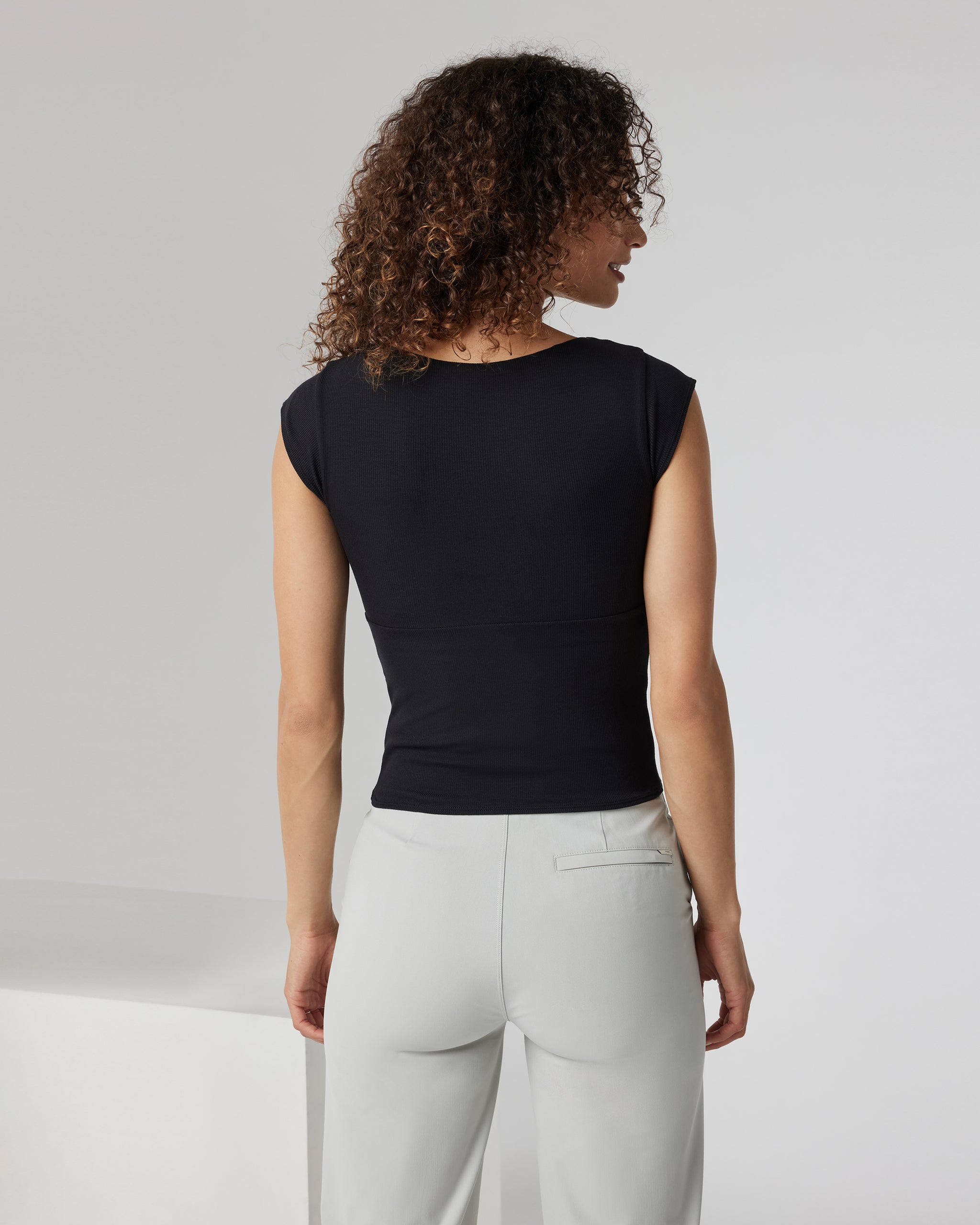 Sleeveless Cove V Neck | Black - Image 3