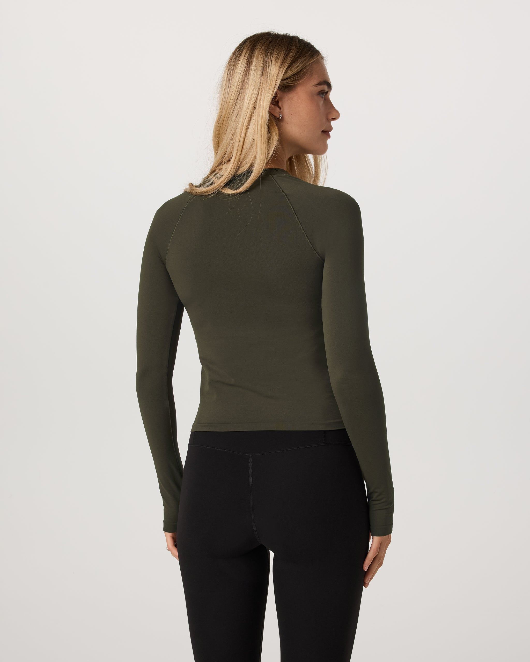 Long Sleeve Seamless Surge Tee | Olive - Image 3
