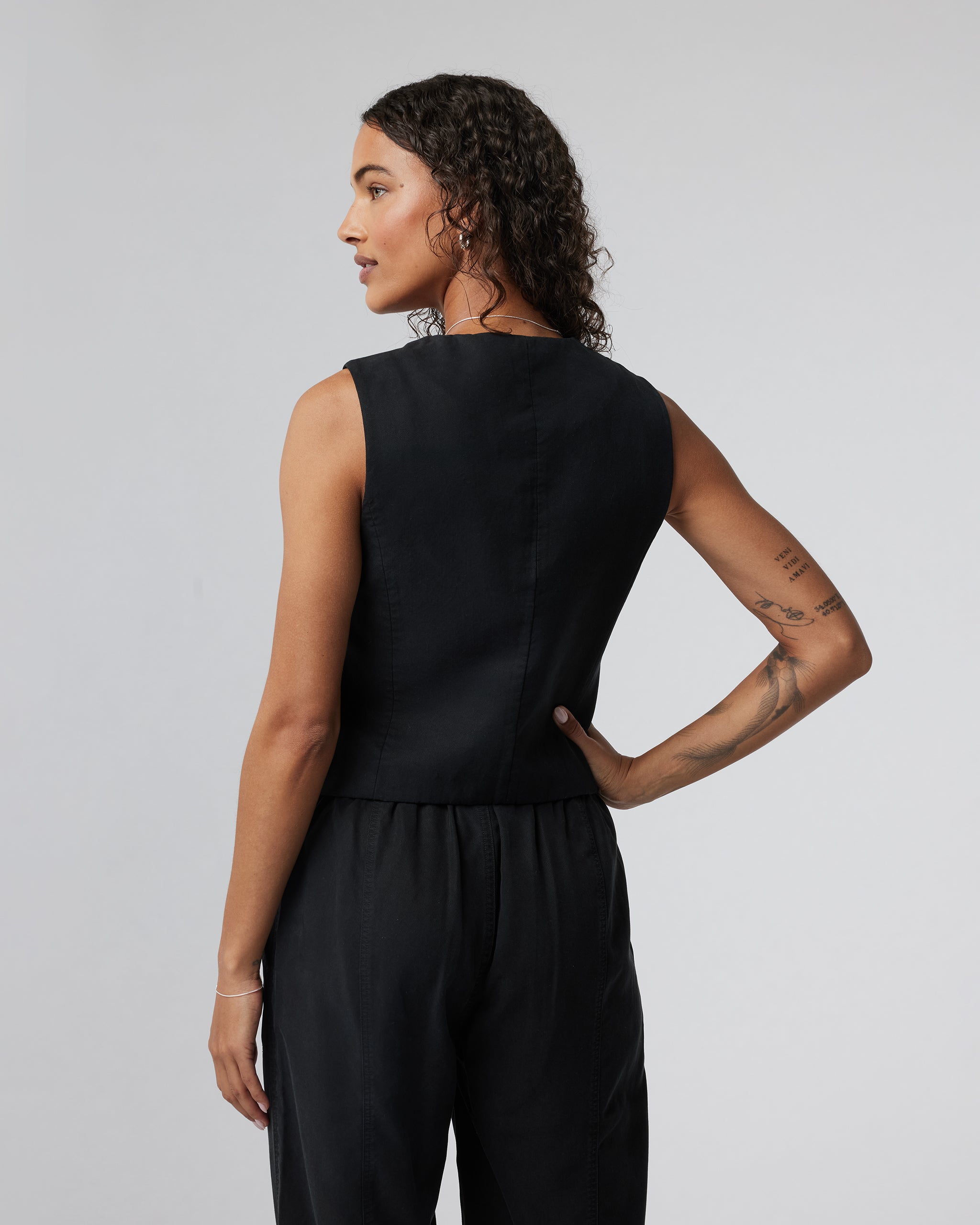 Coastline Vest | Black - Image 3