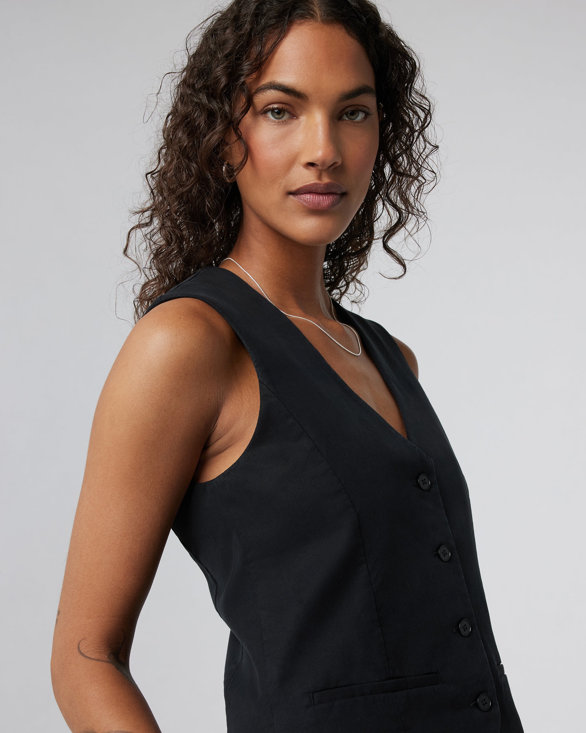Coastline Vest | Black - Image 2