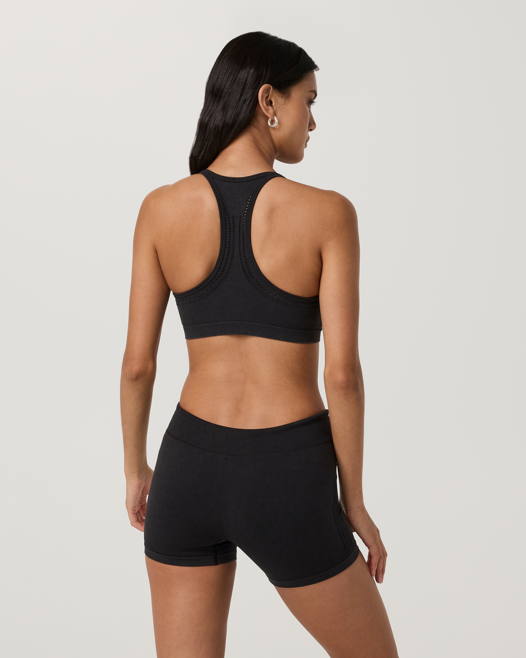 Pointelle Seamless V Neck Bra | Black - Image 2