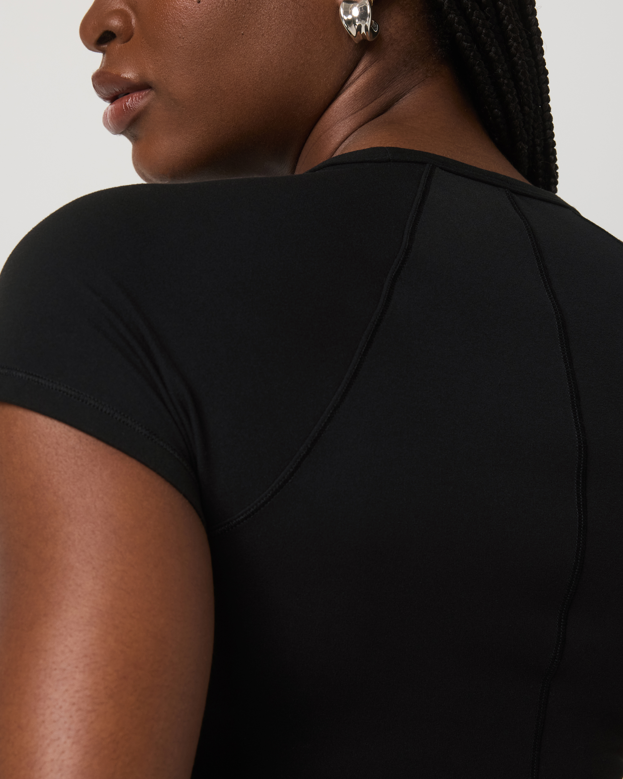 Vuori AllTheFeels™ Short Sleeve Essential Tee | Black - Image 2