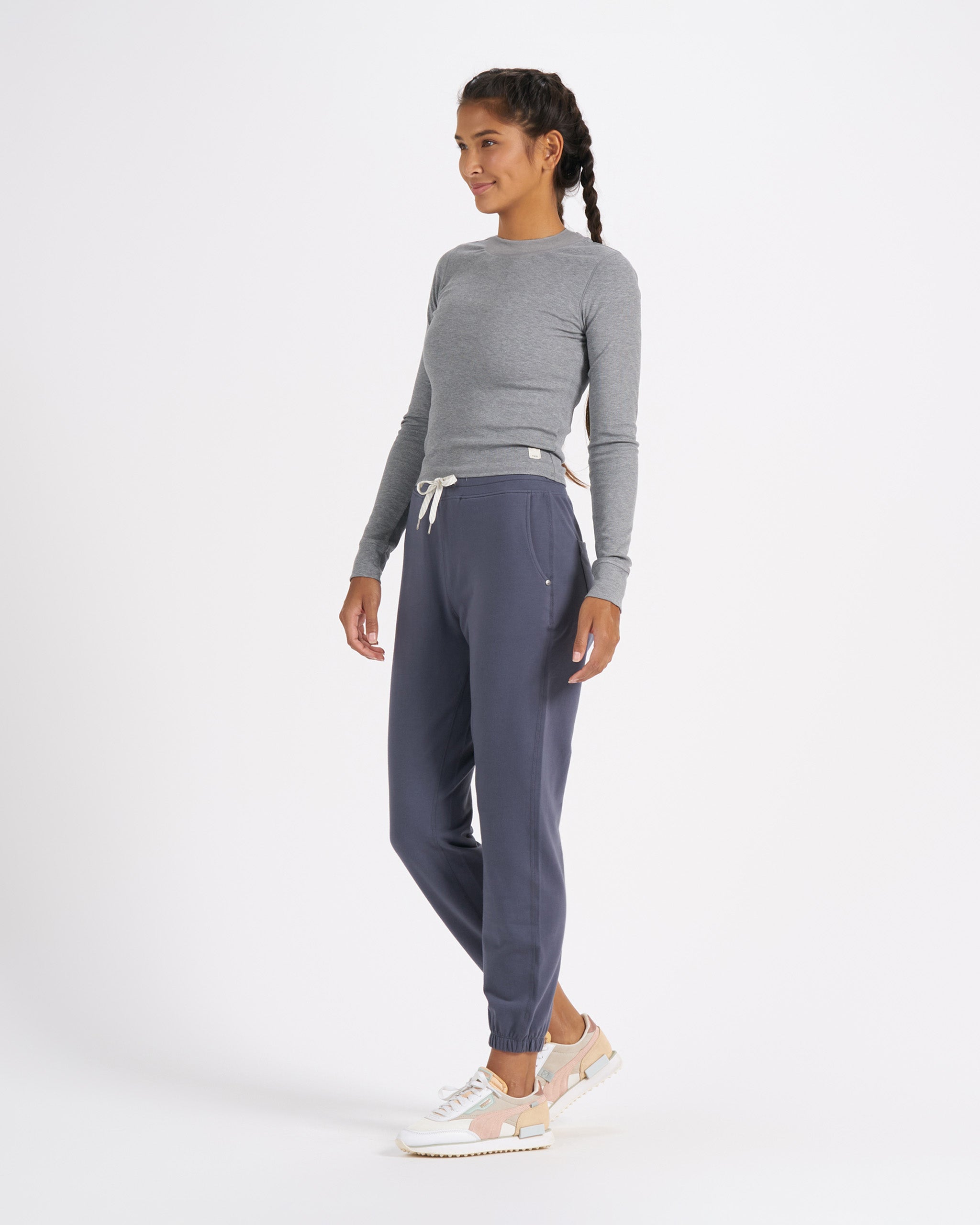 Long-Sleeve Pose Fitted Tee | Medium Heather Grey - Image 2