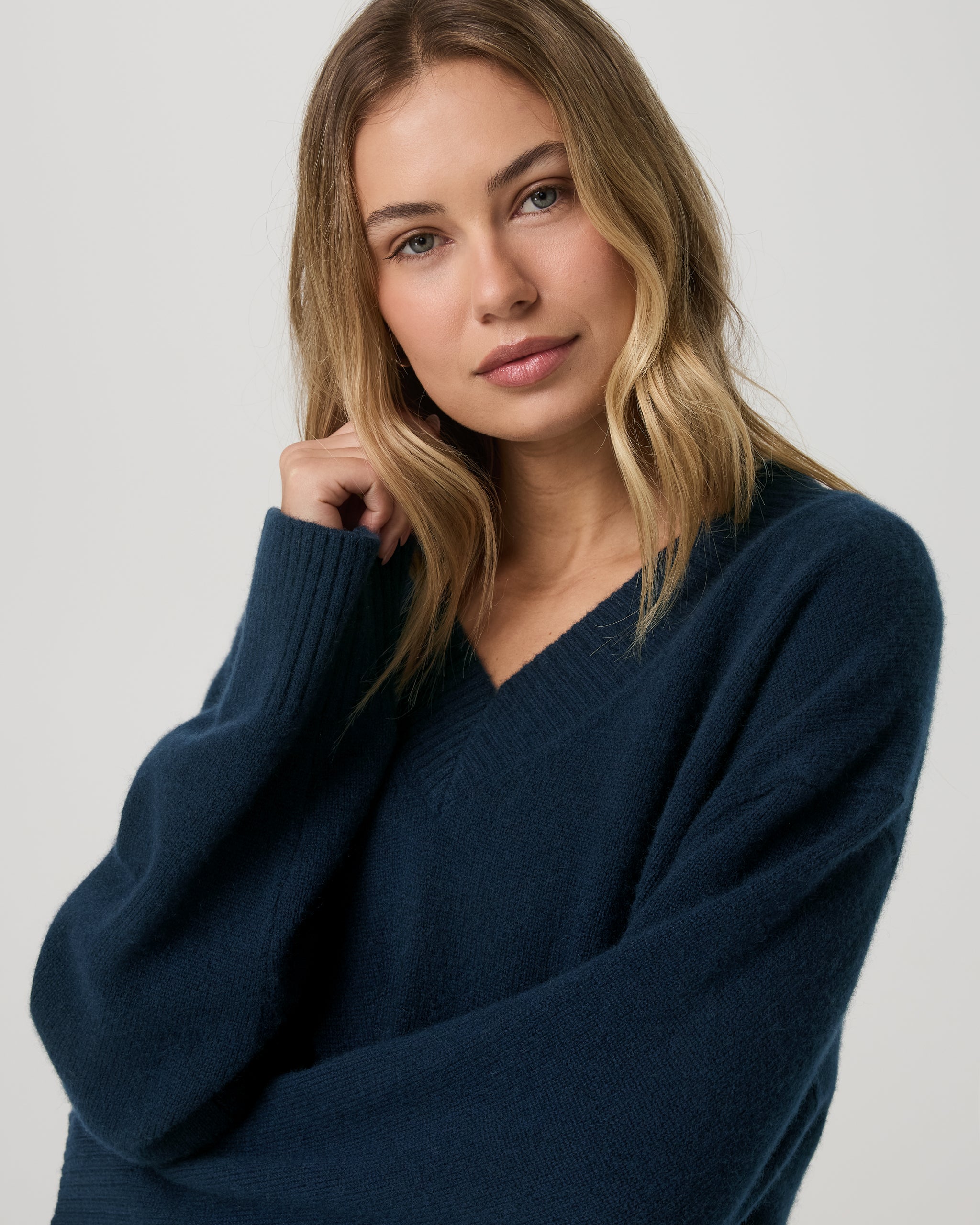 Émilie Cashmere Oversized V-Neck | Ocean Blue - Image 5