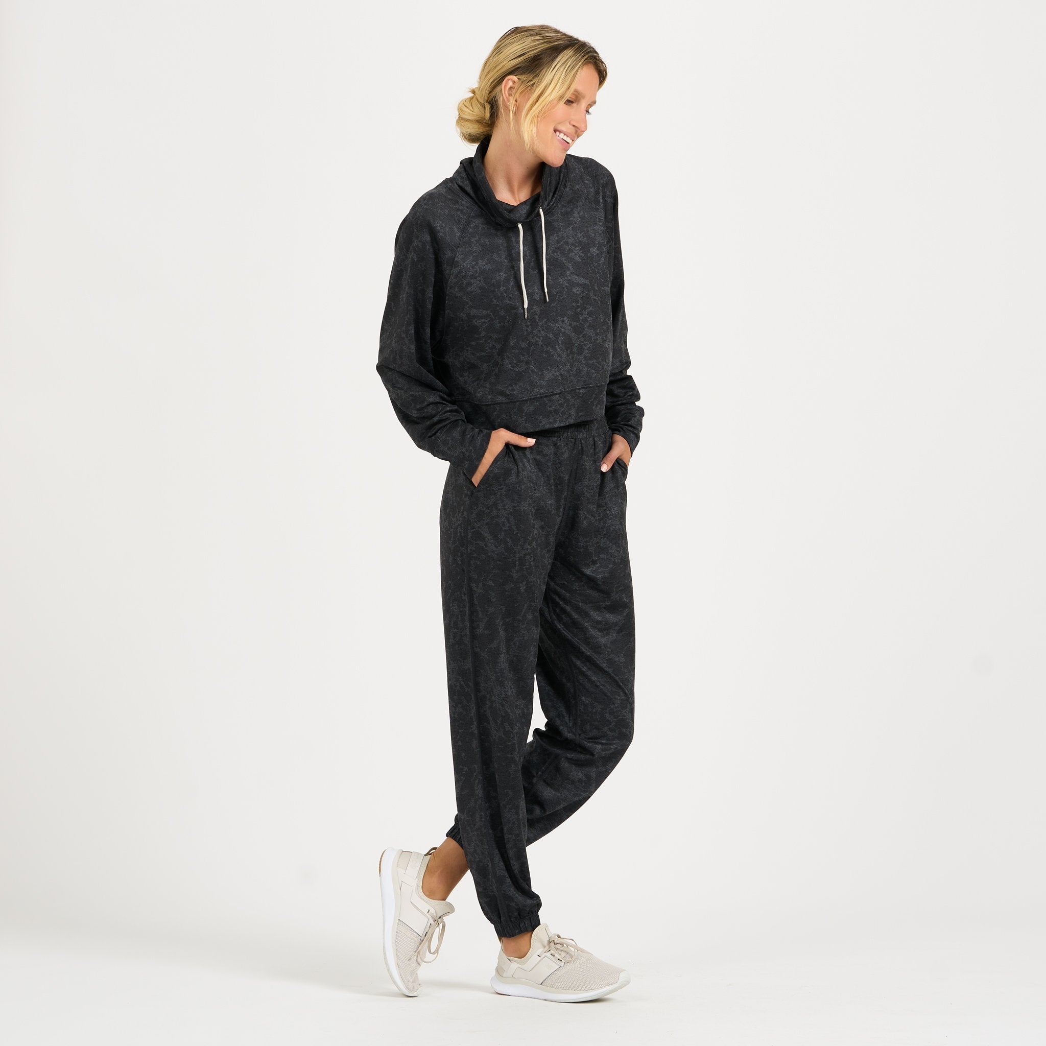Halo Crop Funnel Neck | Charcoal Tortoise - Image 5