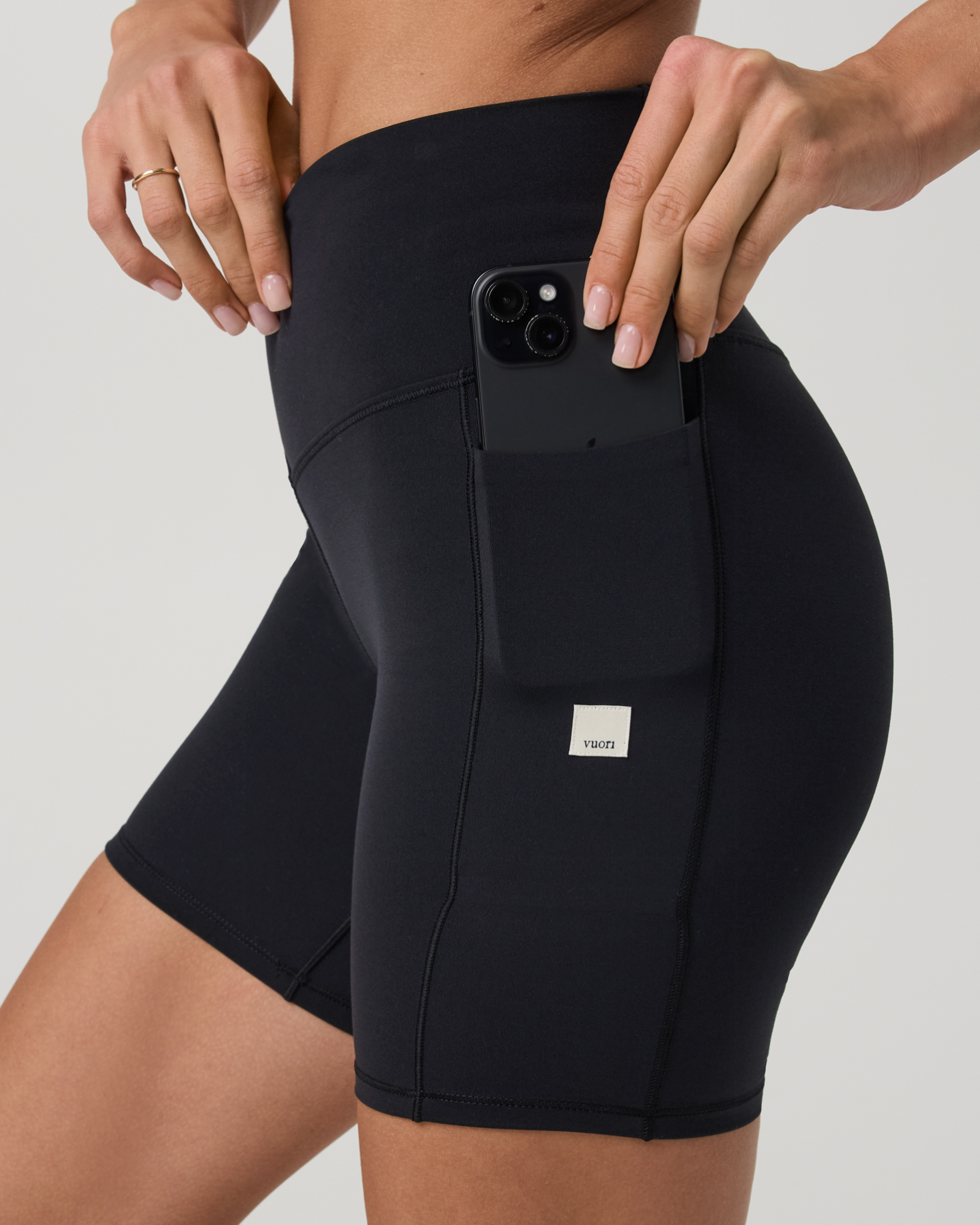 Vuori AllTheForm™ Pocket Short 6 | Black - Image 2