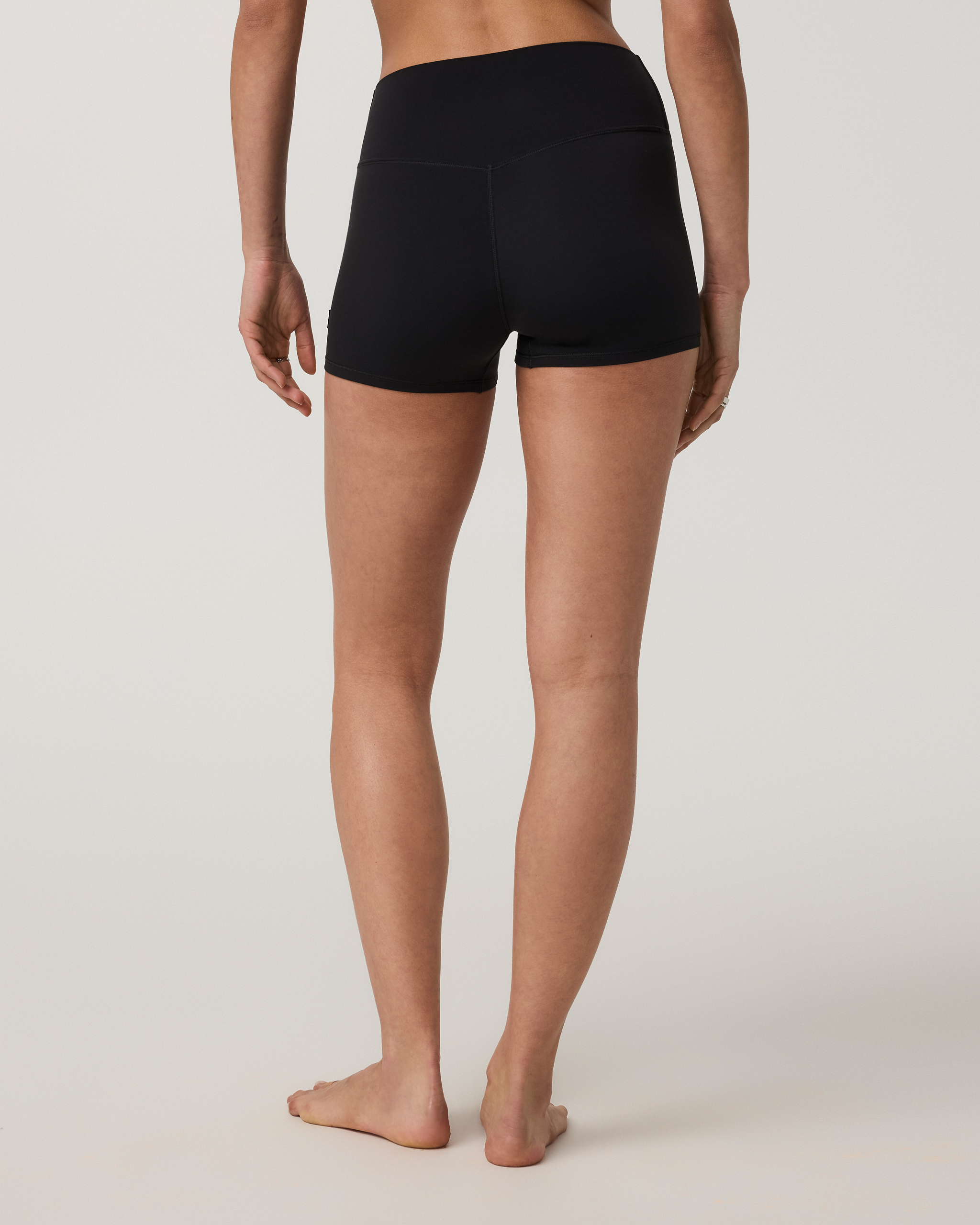 Vuori AllTheForm™ Micro Short 2.5 | Black Tonal - Image 3