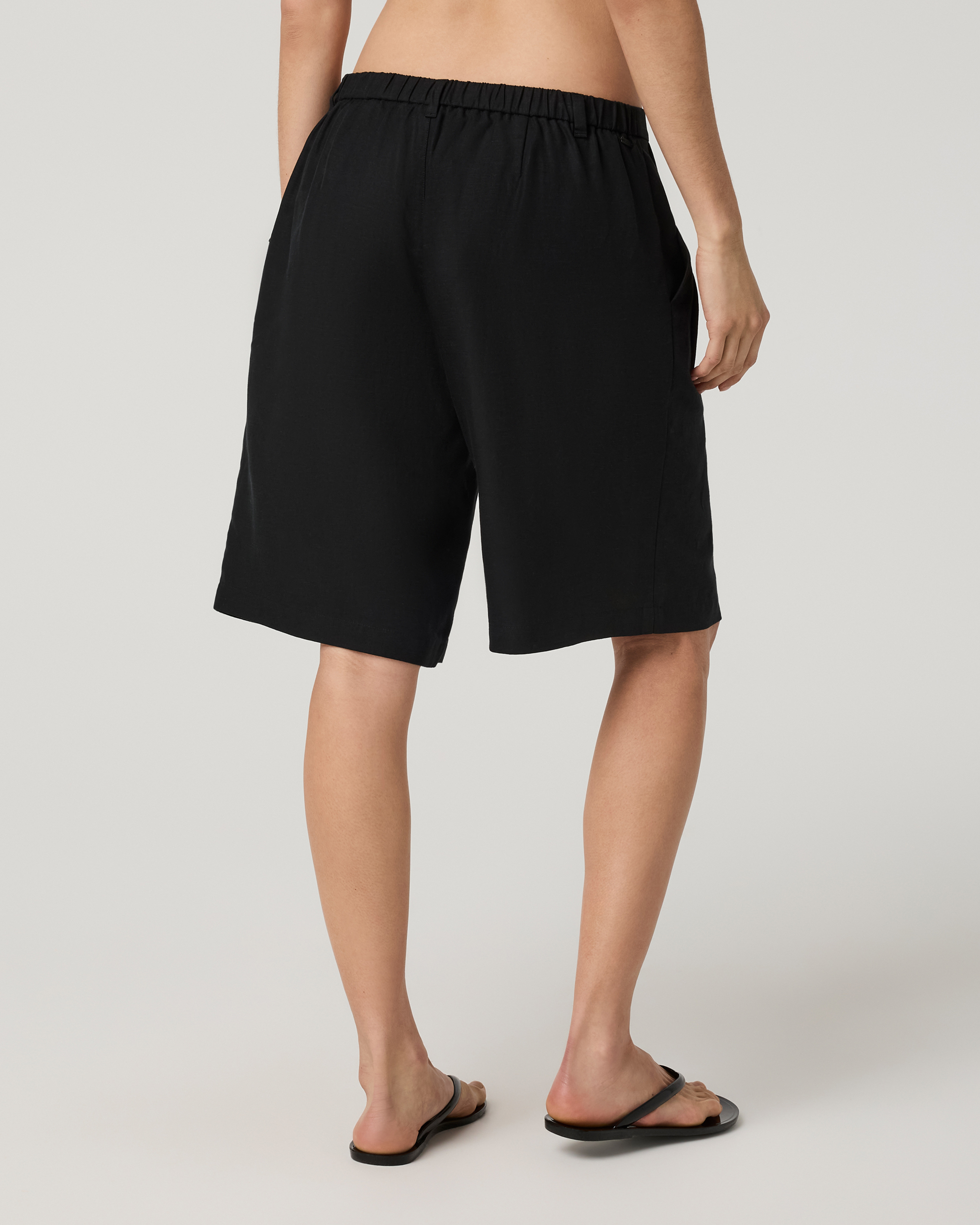 Trestles Low Slung Trouser Short | Black - Image 3