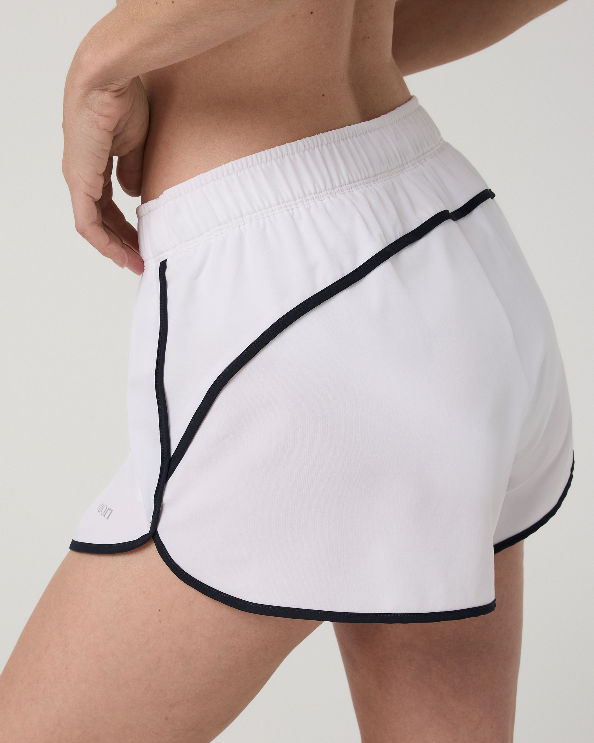 Clementine Retro Short 2.5 | White - Image 2