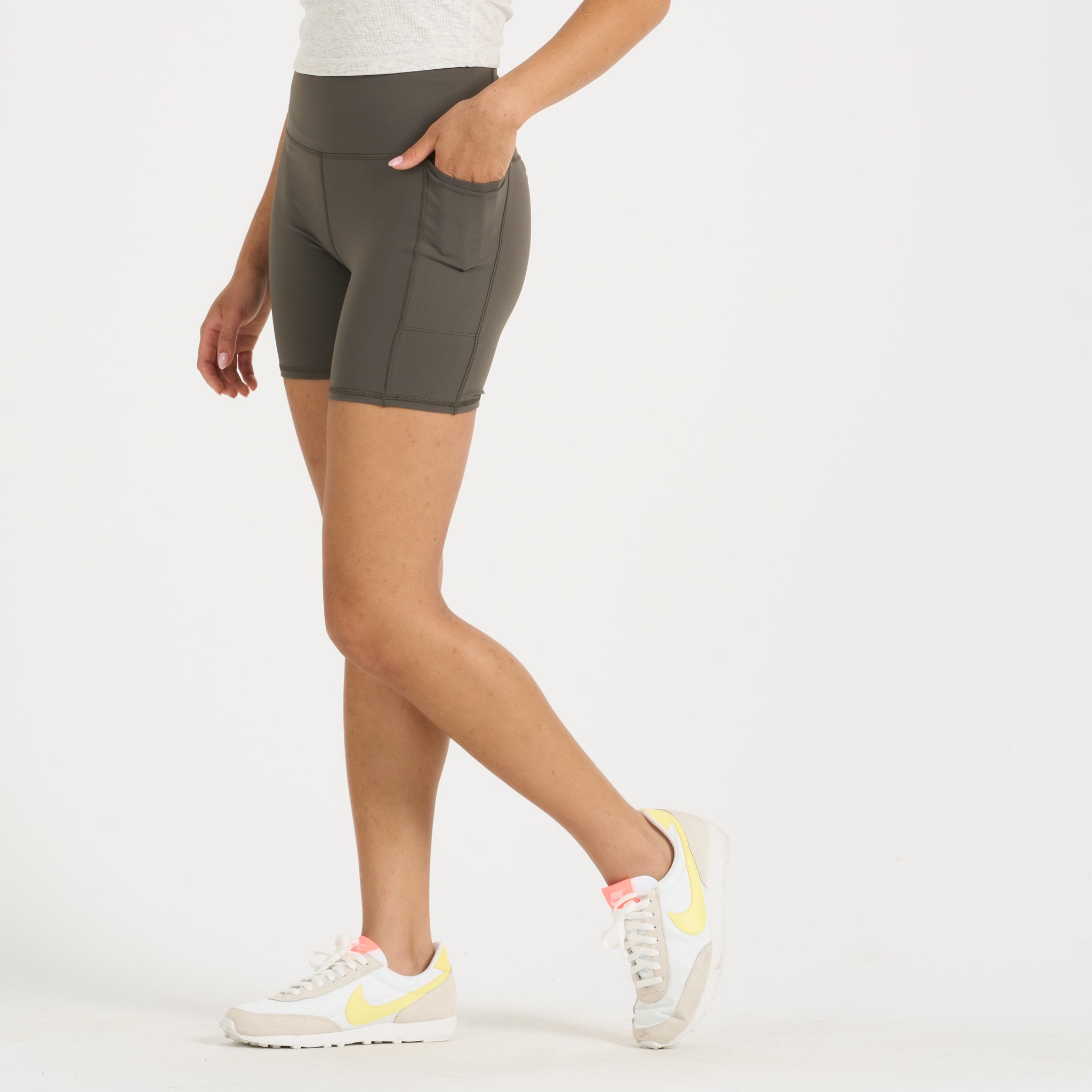 Studio Pocket Short | Oregano - Image 2