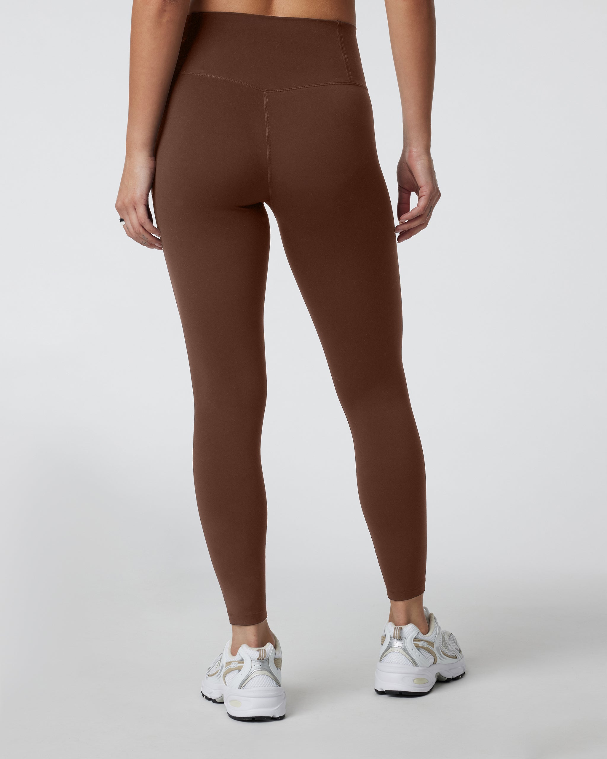 Vuori AllTheFeels™ Legging - Short | Pepper - Image 3