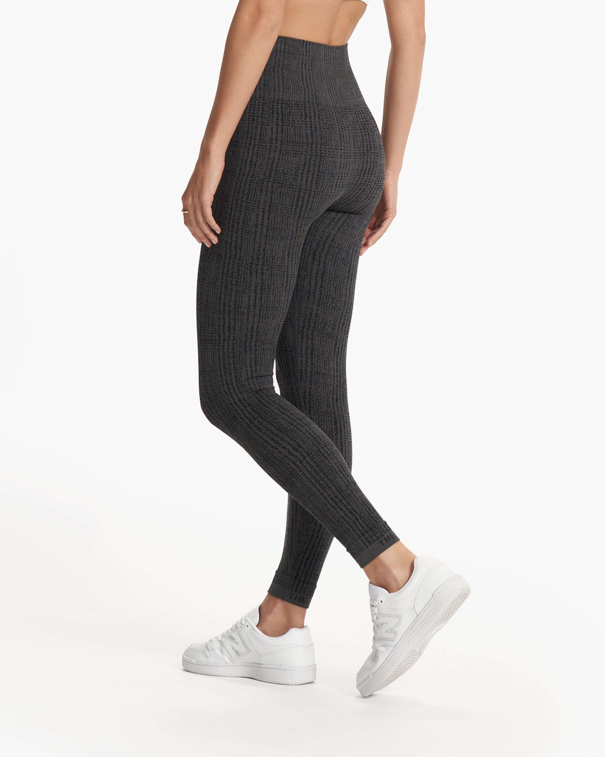 Helix Seamless Texture Legging | Charcoal Plaid - Image 3