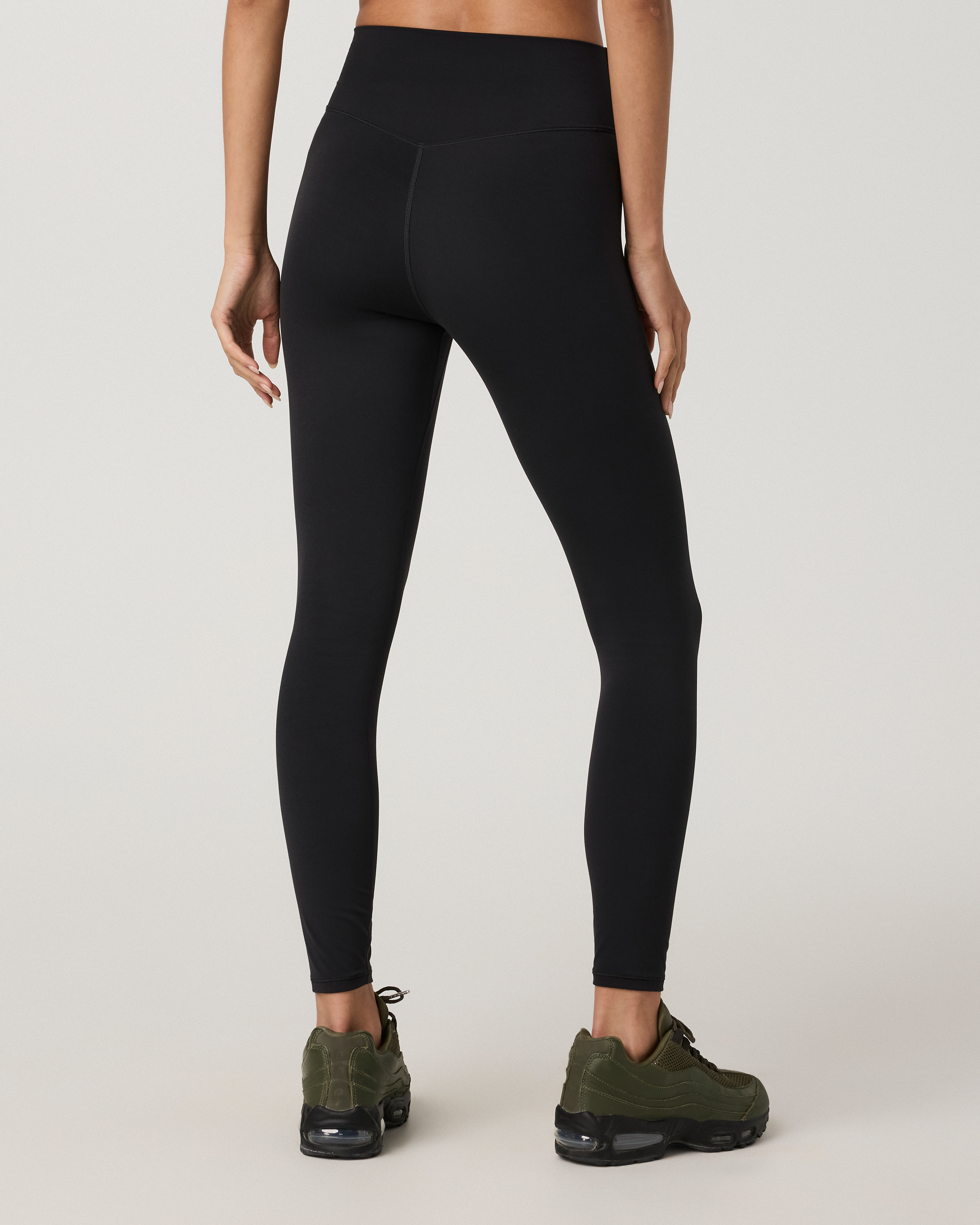 Vuori AllTheForm™ Legging - Short | Black Tonal - Image 3