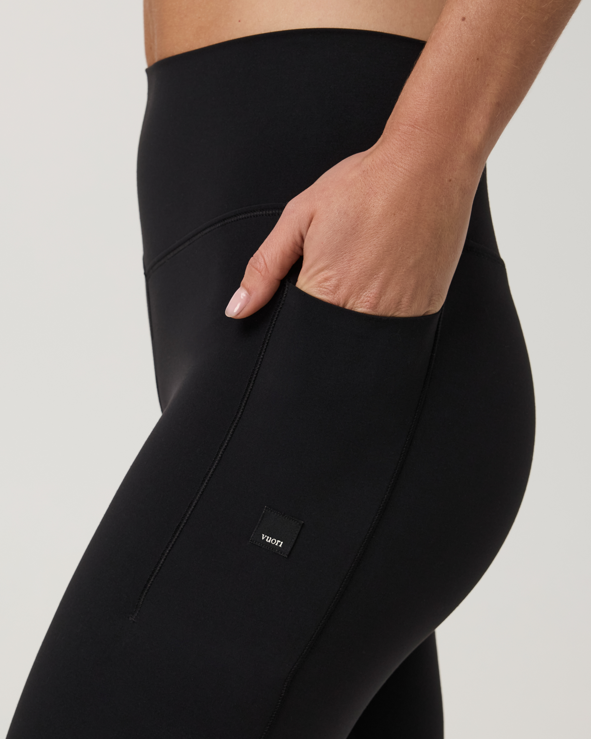Vuori AllTheForm™ Pocket Legging | Black Tonal - Image 2