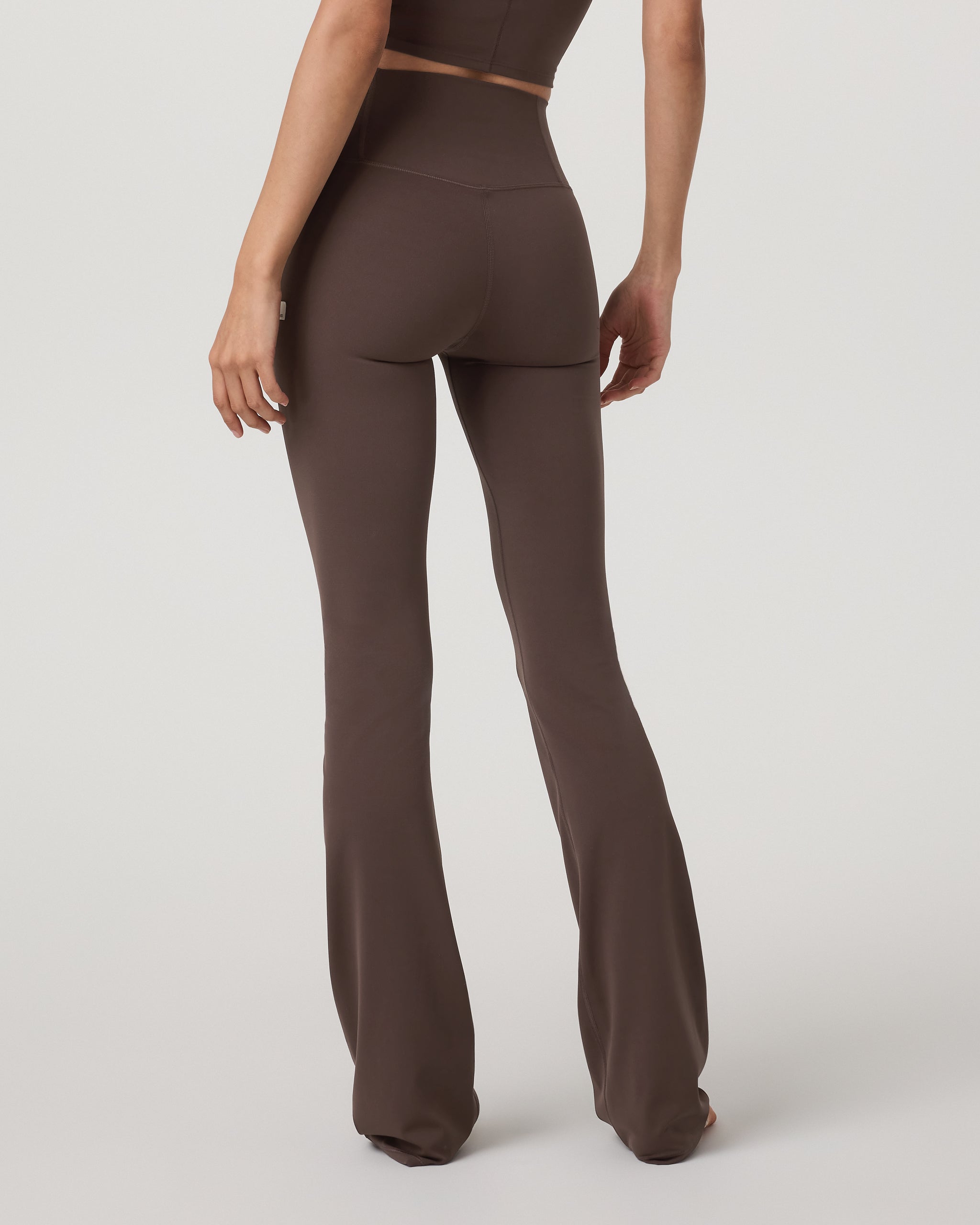 Vuori AllTheFeels™ Slim Flare - Long | Java - Image 2