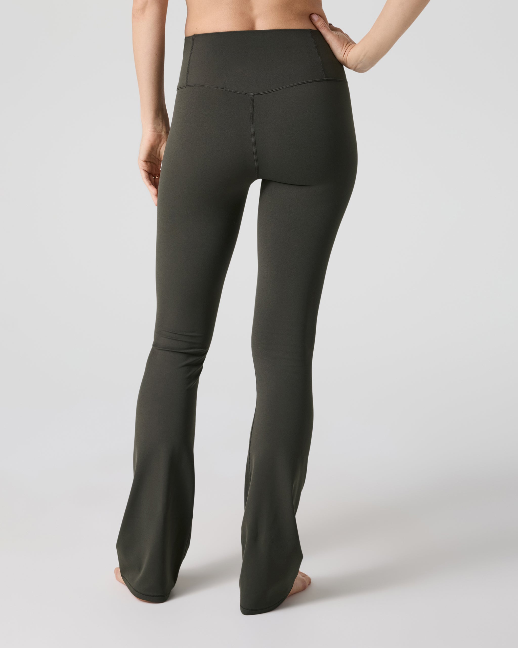 Vuori AllTheFeels™ Slim Flare | Kale - Image 3