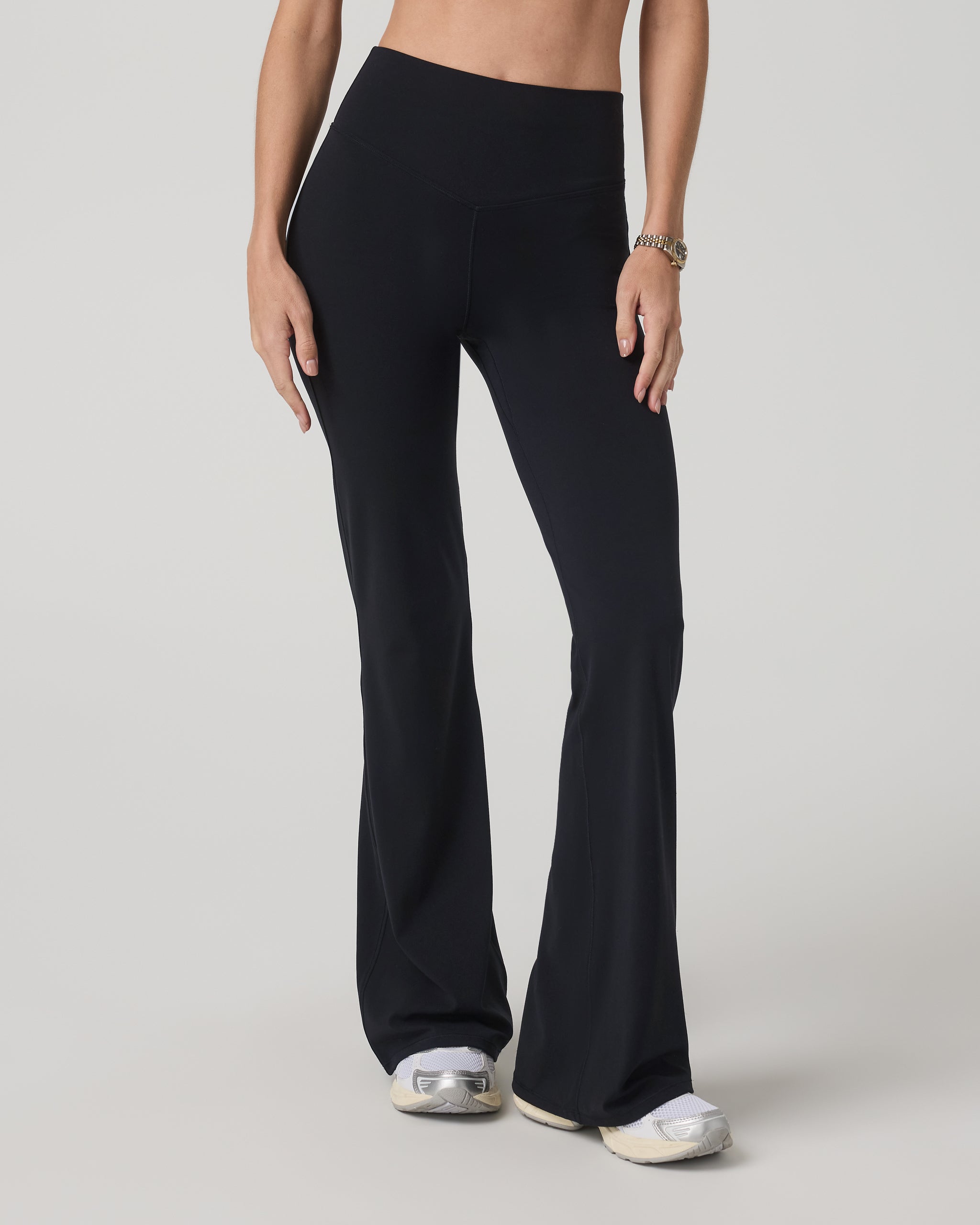 Vuori AllTheForm™ Flare | Black - Image 5